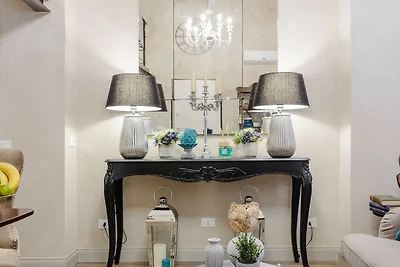 Chic suite, Steps from Torre Guinigi