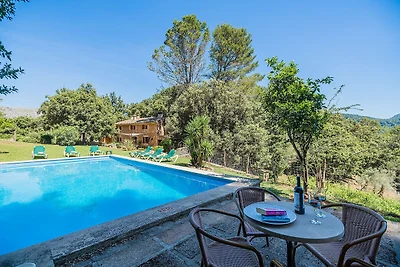 Bergvilla mit großem Pool