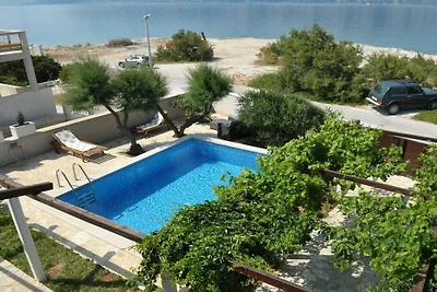 Villa en Povlja con piscina