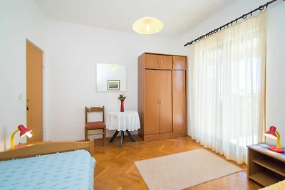 Comfortable Kastel Stafilic Apartment with Ba...