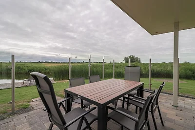 Luxuriöse Villa mit 3 Schlafzimmern am Wasser