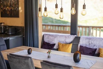 Chalet am Skilift mit Balkon und Sauna