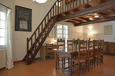 Üppige Villa in Beaucaire mit Swimmingpool