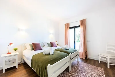 Villa in Ferragudo nahe Caneiros Strand