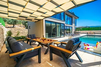 Villa in Kalkan mit Schwimmbecken