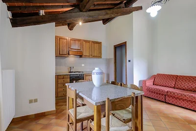 Lussureggiante casale con campo da tennis