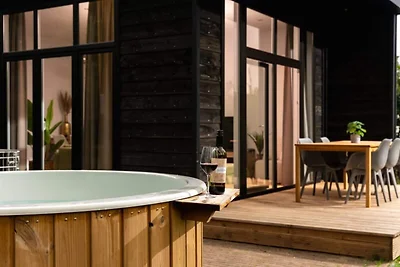 Premium-Lodge mit Whirlpool und Sauna für 5...