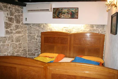 Ferienhaus in Betina mit Schwimmbecken