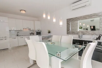 Ferienwohnung in Selce mit Schwimmbecken