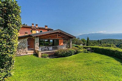 Villa in Brescia mit Schwimmbecken