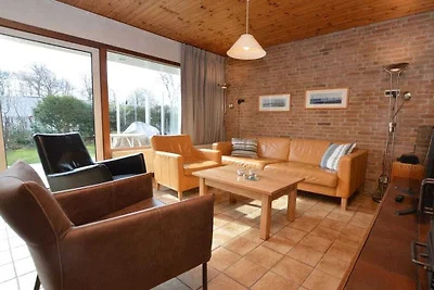 Bungalow in Den Burg met zwembad