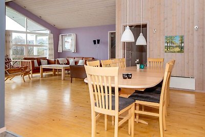 Gemütliches Ferienhaus in Sjølund mit Sauna