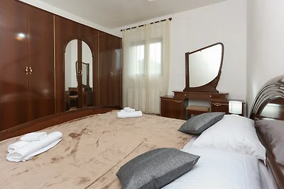 Sunny Elegant Apartments in Trogir - Classic ...