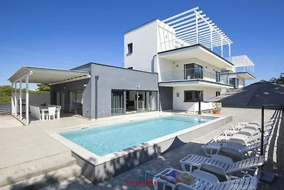 Villa in Pomer mit Schwimmbecken