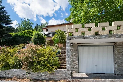 Einladendes Ferienhaus in Miremont mit Garten