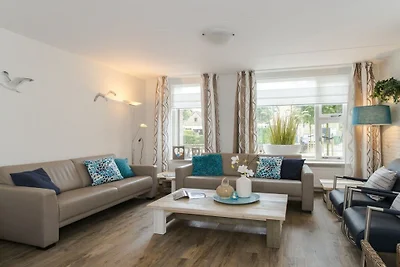 Ferienhaus in Nes mit Schwimmbecken
