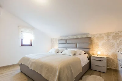 Modern Escape with Private Pool - 4 Bedroom...