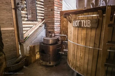 Rustic Refuge Glamping with Hot-Tub and Sauna...
