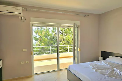 Apartment in Saranda with Stunning Sea Views