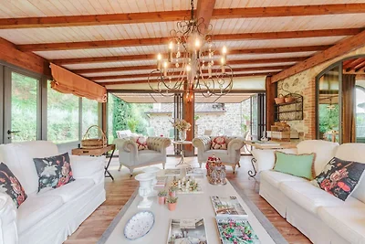 Villa mit Gemeinschaftspool in San Rocco