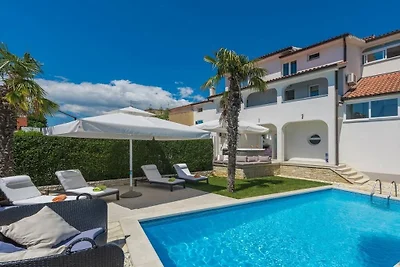 Villa in Sveti Lovrec mit Schwimmbecken
