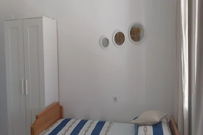 Geräumige Ferienwohnung mit Garten in Starigr...