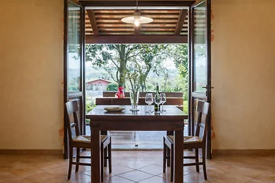 Ruhiger Rückzugsort mit Blick auf das Tal