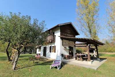 Haus zwischen dem Fluss Piave und den Bellune...