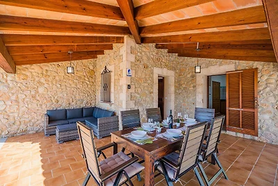 Friedliche Landvilla mit Pool