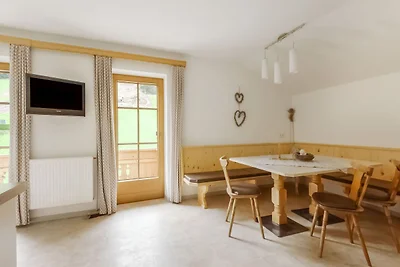 Schöne Wohnung in Hainzenberg neben Wald