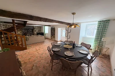 Gerenoveerd stenen huis aan de kust in...