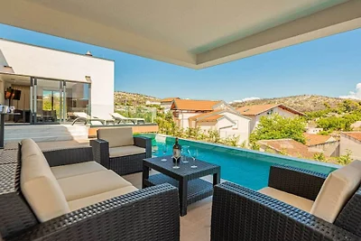 Villa in Zaton mit Schwimmbecken