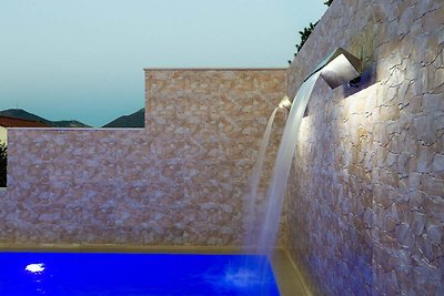 Gehobene Villa mit privatem Pool