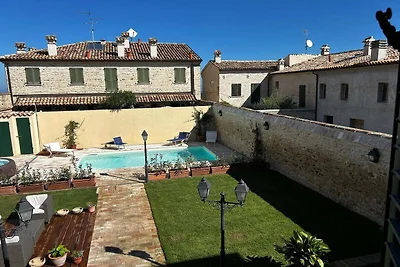 Wohnung in einem Dorf mit Swimmingpool