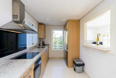 Modern 2-Bedroom Apartment - Alcazaba Lagoon...