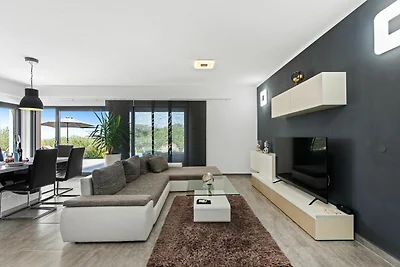 Villa moderna con piscina, terrazza coperta e...