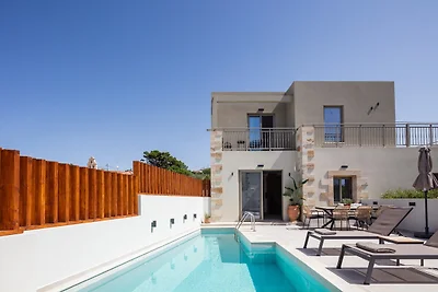 Marvelous new luxury villa with heated pool!