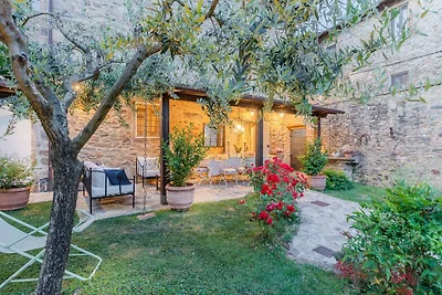 Tradizionale casa colonica in pietra, 8...