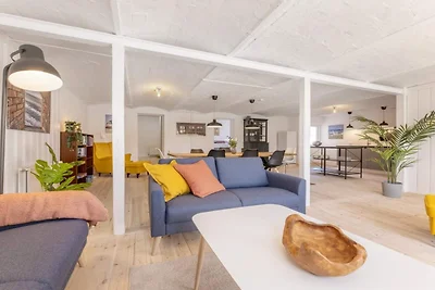 Cozy Coastal Retreat - By Traum...