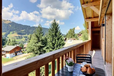 Chalet in Les Gets mit Innenpool und Spa