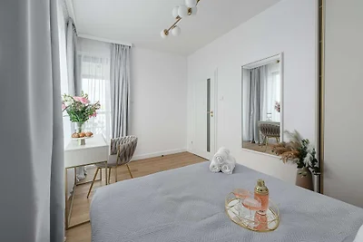 Neues Haus mit Pool in der Nähe des Strandes