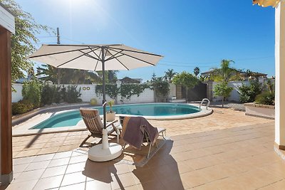 Moderne Villa mit Swimmingpool an der Costa d...