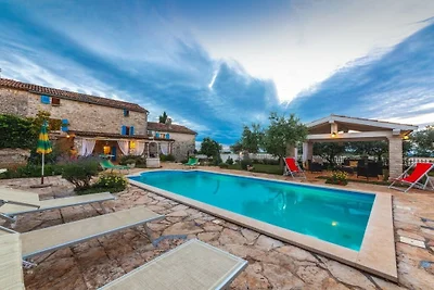 Villa in Vižinada mit Schwimmbecken