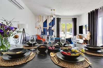 Moderne Villa mit privatem Pool