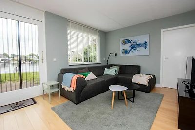 Geräumiges Ferienhaus mit privatem Bootssteg