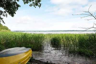 Casa vacanze sul lago con foresta