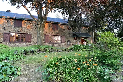 Luxusvilla mit Garten und Seilrutsche