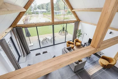 Soggiorno in lodge moderno con vista sullo...