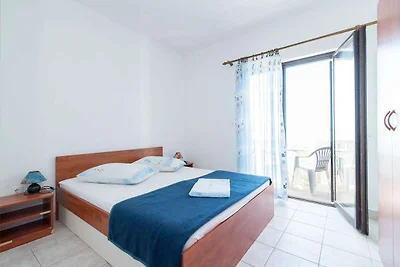 Apartments Neva- Two Bedroom Apartment with B...