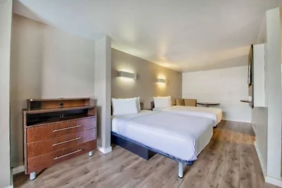 Cozy ADA 2- Bed|Pool|Free parking